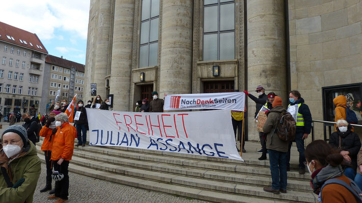03.04.2021 - Berlin: Free Assange Berlin zu Gast beim Ostermarsch 2021