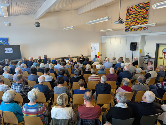 Über 100 Zuhörerinnen und Zuhörer besuchten den Anlass.