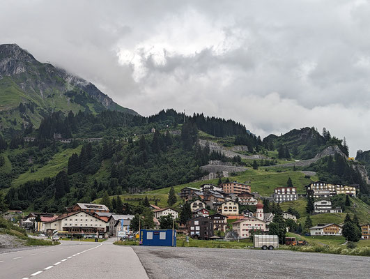 Diesmal führt die Route über den Arlbergpass (der Tunnel ist gesperrt).