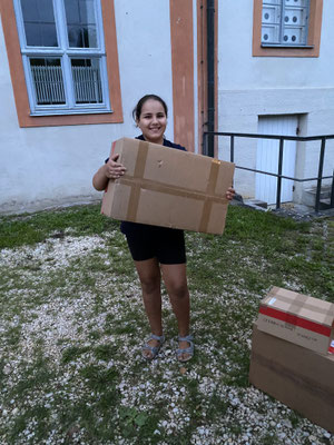 Auch die jüngere Schwester Maria packte kräftig mit an.