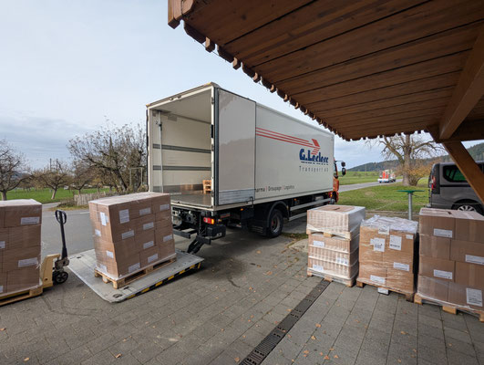 Wie schon seit längerer Zeit regelmässig, wurde auch diesen Herbst wieder eine grosse Menge an Babyfood per LKW angeliefert. 