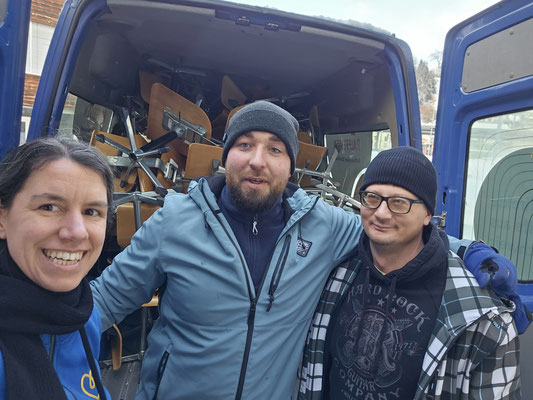 Geschafft! Alle 95 Stühle sind verladen und fahren nun ins Zwischenlager.