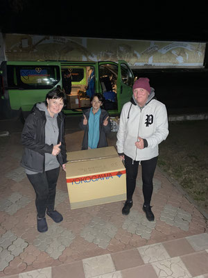 20.15 Uhr - Ankunft in Welyka (Oblast Kherson). Drei starke Frauen erwarten uns im Caritas Zentrum.