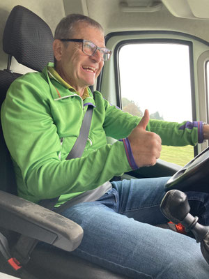 Hebi am Steuer