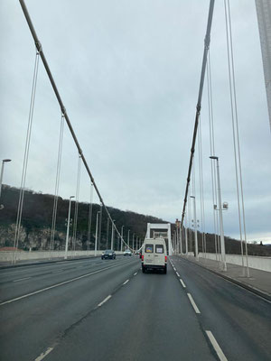 Fahrt über die Donau in Budapest