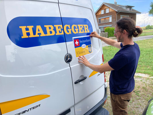 Der Fahrzeug-Sponsor hat sein Logo farblich perfekt auf uns abgestimmt. ;-)