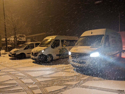 Bereits am Abend schneit es.