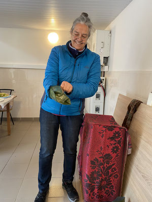 Rita hilft tatkräftig mit.
