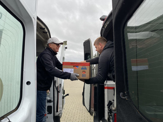 ... mehr als 120 Laptops und Tablets, 600 Wachsbrenner, 180 kg Wachs, Werkzeug, Tierfutter, ...