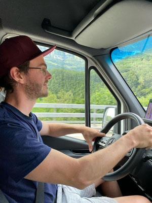 Severin am Steuer