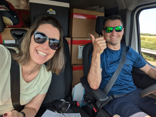 Alles wieder gut - Antonia und Pius auf den letzten Metern unterwegs zum Übergabetreffpunkt.