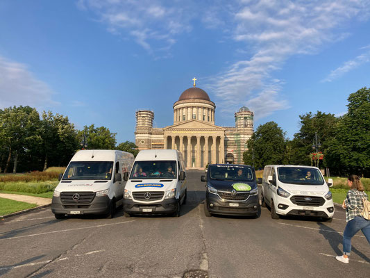 Diesmal macht das Team die grosse Pause bei der Sankt-Adalbert-Kathedrale (Esztergomi Bazilika).