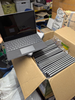 Gebrauchte Laptops, die noch in gutem Zustand sind, werden neu aufgesetzt und in der Ukraine sehr geschätzt.