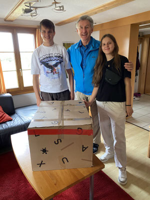 Erst als die Post dieses wichtige Paket brachte, konnte die Fahrt beginnen. Darint enthalten waren Starlink Router.