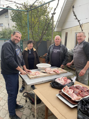 ... und Fleisch werden vorbereitet ...