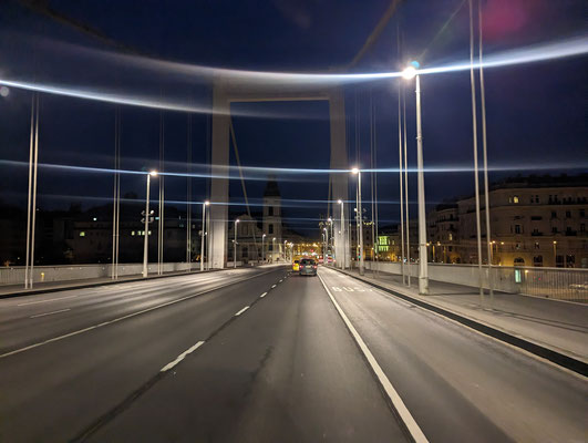 Fahrt durch die Nacht.