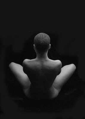 Symmetry pose from behind