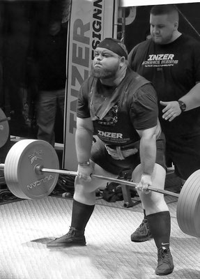 Weight lifter at the Arnold competition 
