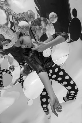 Mirror Hall polkadots