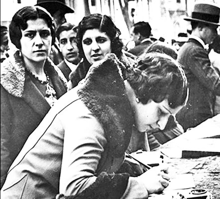 Mesa de recollida de signatures a favor de l'Estatut de 1932