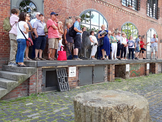 Die Besucher bei der Stadtführung