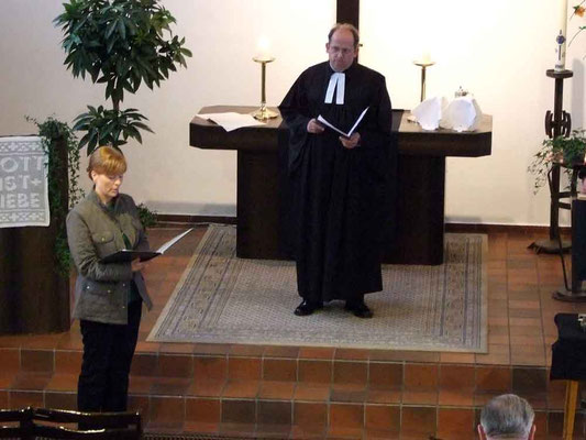 Sabine Roark und Pfarrer Thorsten Melchert (2007)