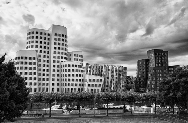 Gehry Bauten im Düsseldorfer Medienhafen (6)