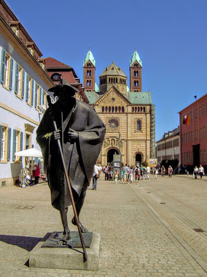 Estátua na frente da catedral de Speyer