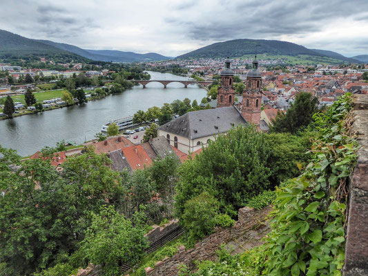 Vista do castelo de Miltenberg ao Rio Meno