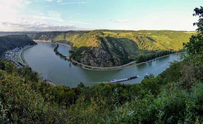 Rio Reno e a léndaria rocha da Loreley visto dos altos de Sankt Goar
