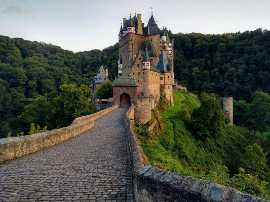 O magnífico castelo Burg Eltz perto de Coblença