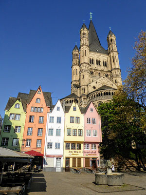 Praça Fischmarkt ("Mercado pisciano") e Igreja São Martinho