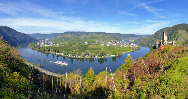 View of the Moselle Valley and Metternich Castle at Beilstein