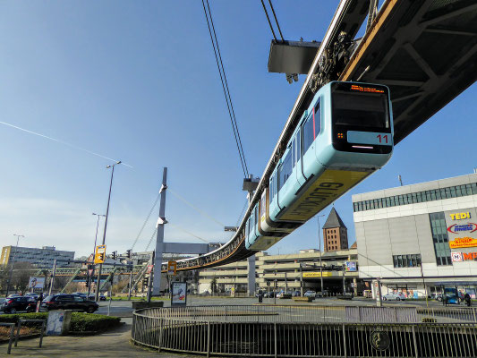 Trem monotrilho suspenso "Wuppertaler Schwebebahn"