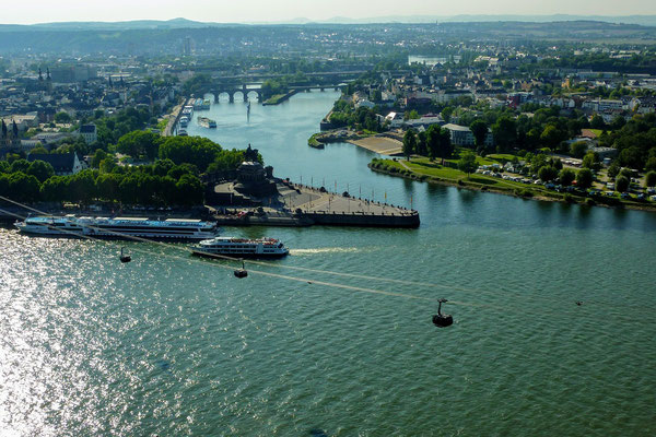 Vista de la fortaleza Ehrenbreitstein a la confluencia de los ríos Rin y Mosela