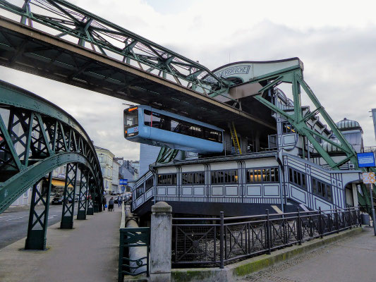 Estação Werther Brücke do "Wuppertaler Schwebebahn"