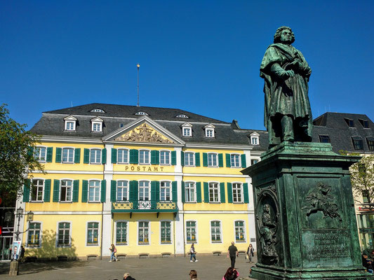 Estátua de Beethoven na praça Münsterplatz