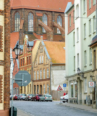 No bem preservado centro histórico de Wismar, cidade portuária no Mar Báltico