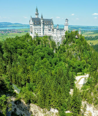 O famoso castelo Neuschwanstein perto da fronteira austríaca