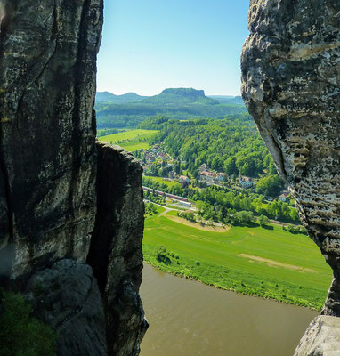 Vista dos altos da chamada Suíça Saxônia perto de Dresden