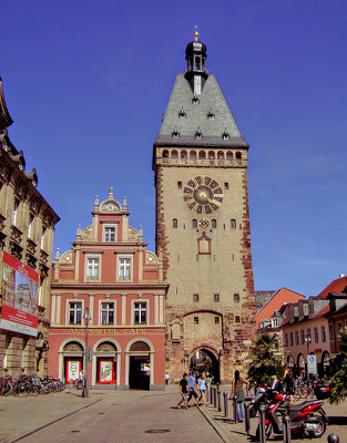 A porta medieval "Altpörtel" em Speyer