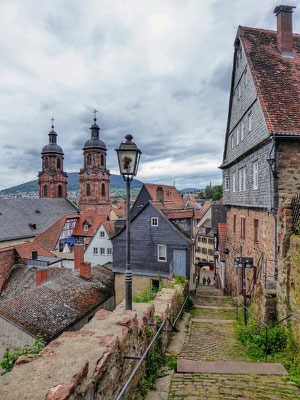 Caminho entre centro histórico e castelo de Miltenberg