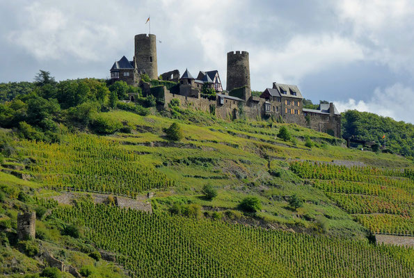 O Castelo Thurant acima do vilarejo de Alken