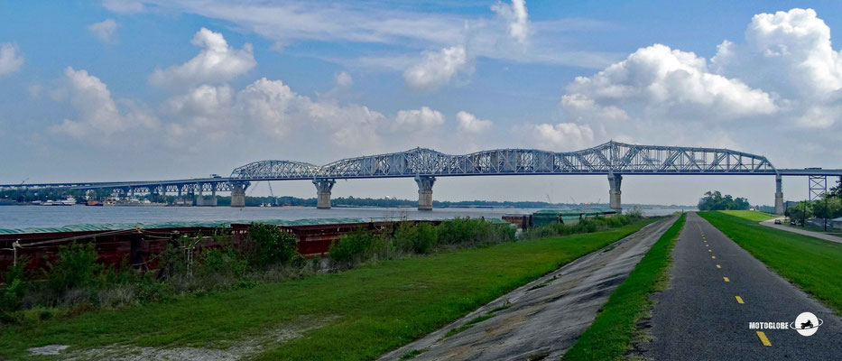 Die Huey P. Long Brücke über den Mississippi