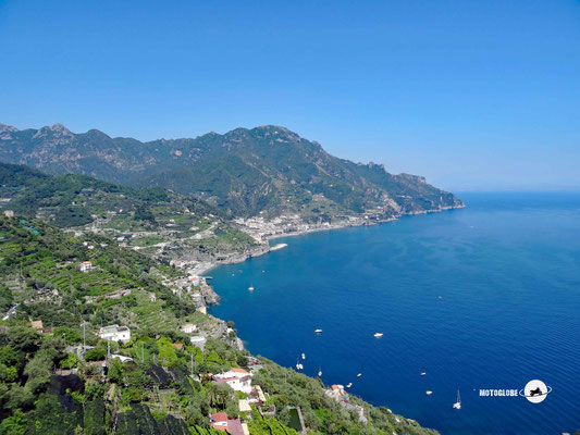 Das Panorama auf die Amalfiküste von der Ortschaft Ravello