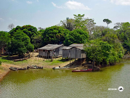 Holzhäuser sind im Dschungelklima gut geeignet