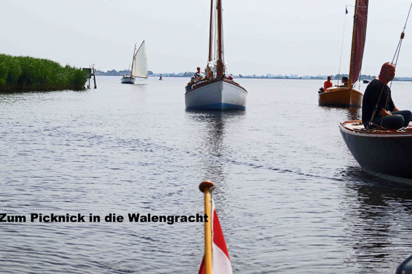 Zum Picknick fährt das Catbootgeschwader in die Walengracht 