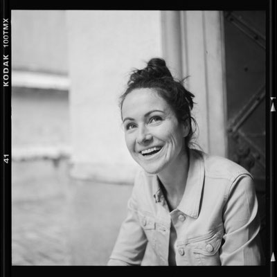 Alex Settari, 2021, mit Rolleiflex von 1954