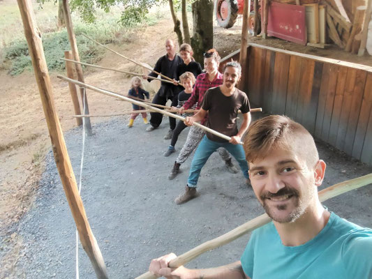 Travail de la lance bashkir en groupe de combat