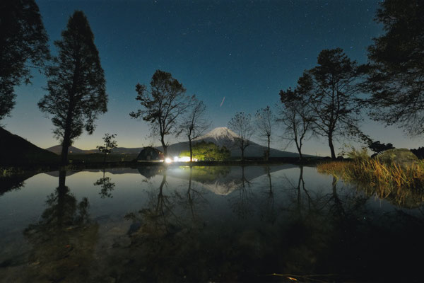湖畔の夜明け　　全日写連支部対抗戦・全国11位　　　　　河口湖